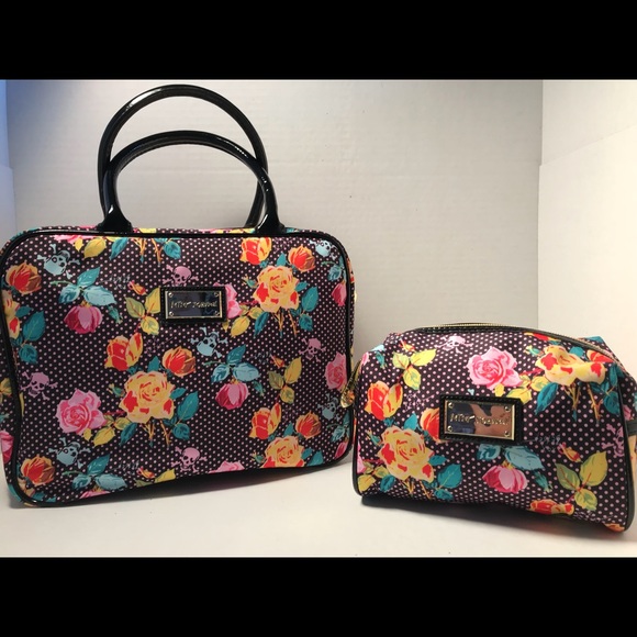 Betsey Johnson Handbags - 💀🌹 Betsey Johnson travel case set 🌹💀